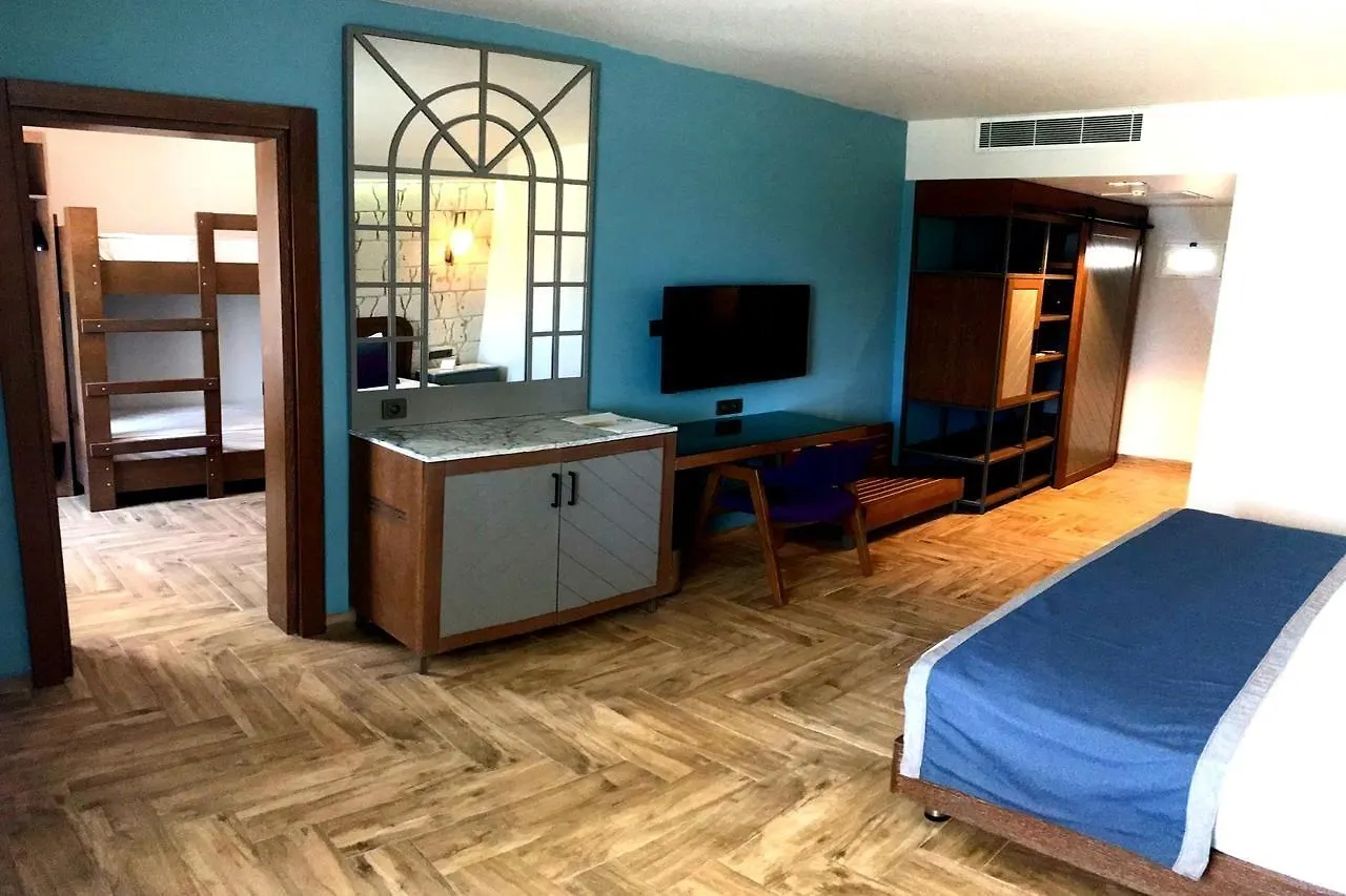 Risus Beach Resort Hotel Kusadası