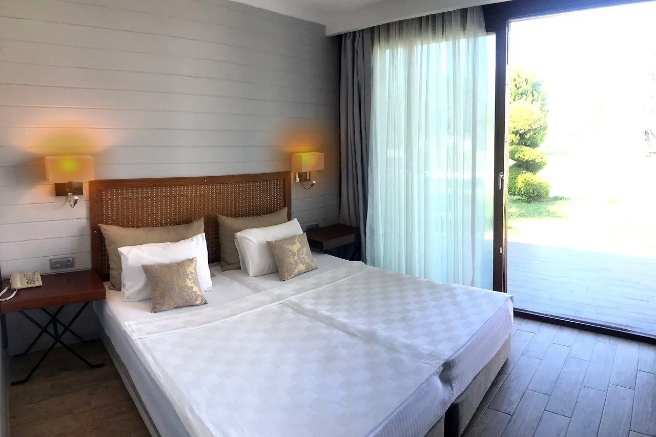 Risus Beach Resort Hotel Kusadası 3*,