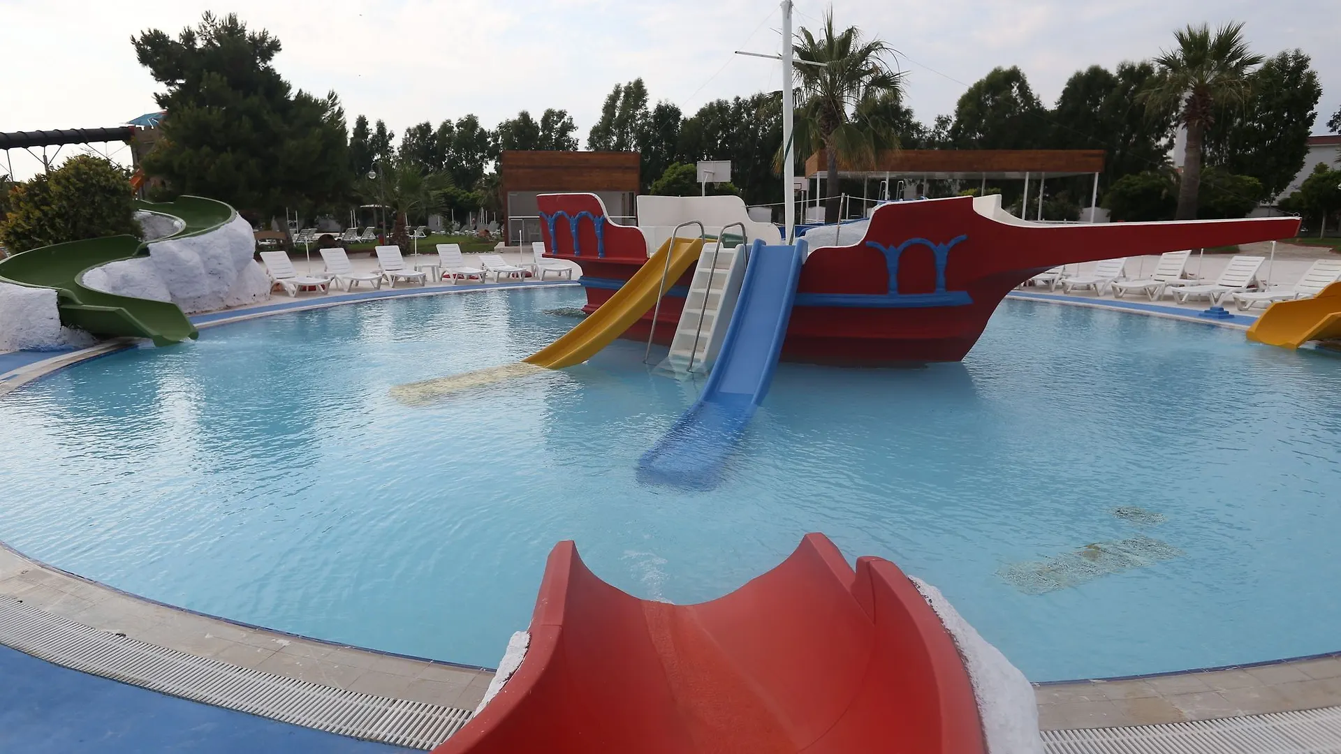 Risus Beach Resort Hotel Kusadası 3*,